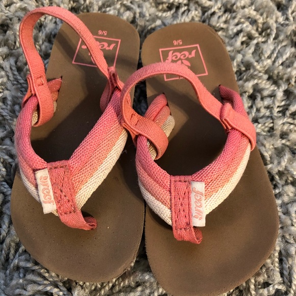 Reef Flip Flops Size 5/6 Pink/Coral color